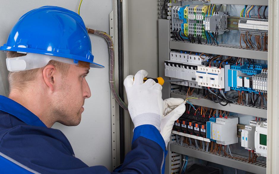 tarif horaire d'un électricien Cergy